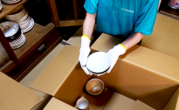 「長年の汚れも職人技で美しい仏壇に」画像