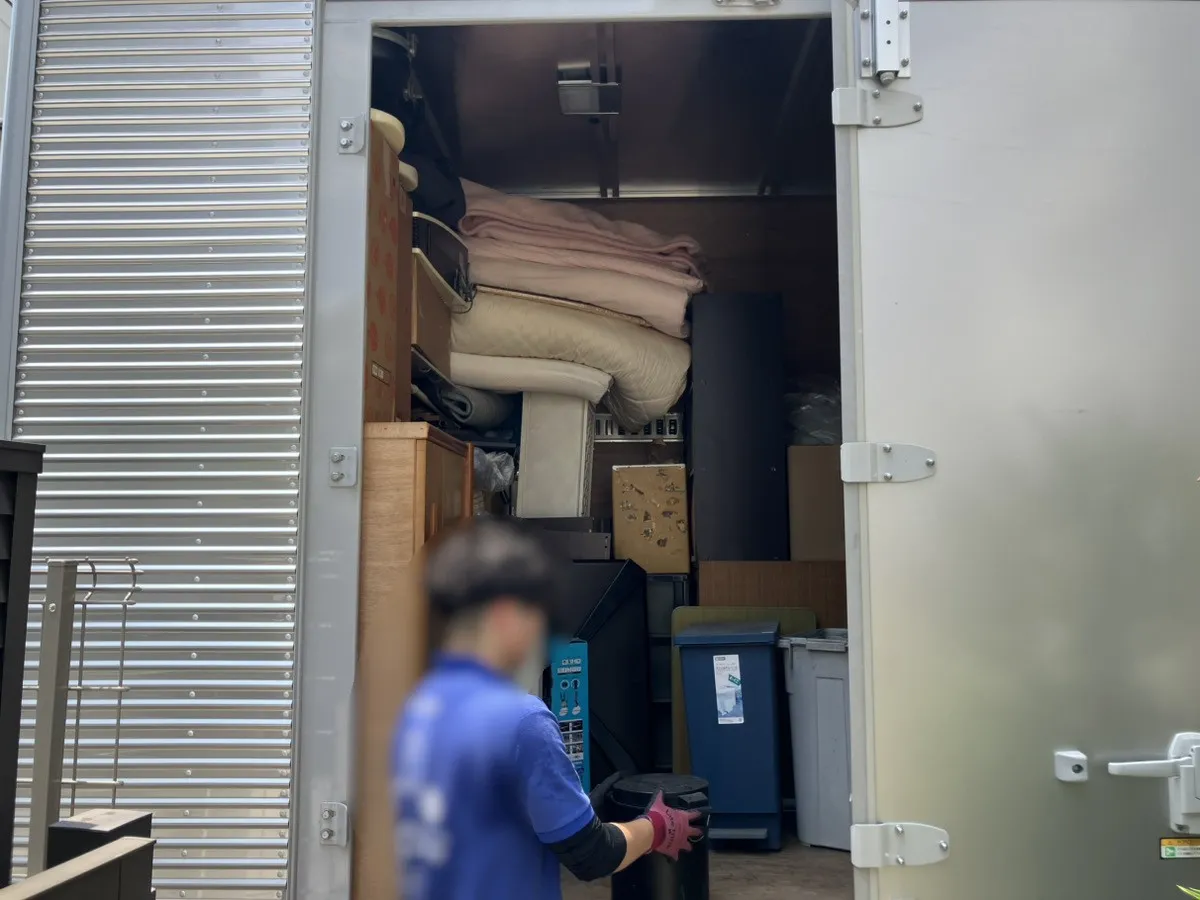 「2LDKのアパートのお部屋から炊飯器や棚などを回収しました」作業事例写真